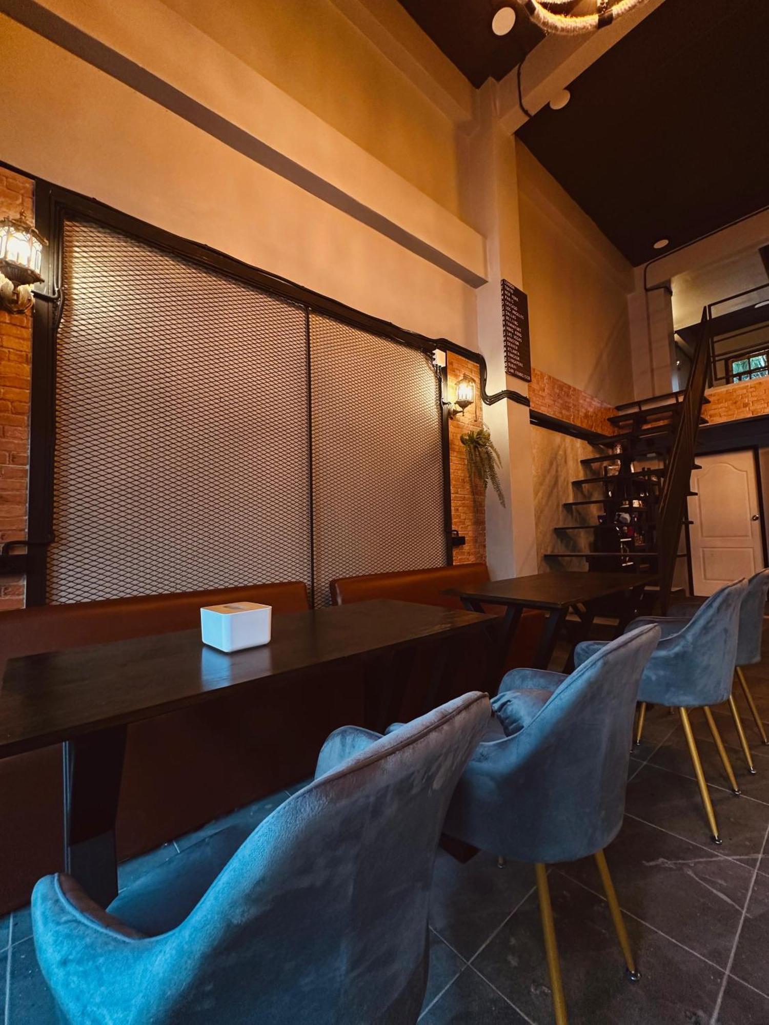 Hostel Friends Station & Cafe Pattaya ภายนอก รูปภาพ